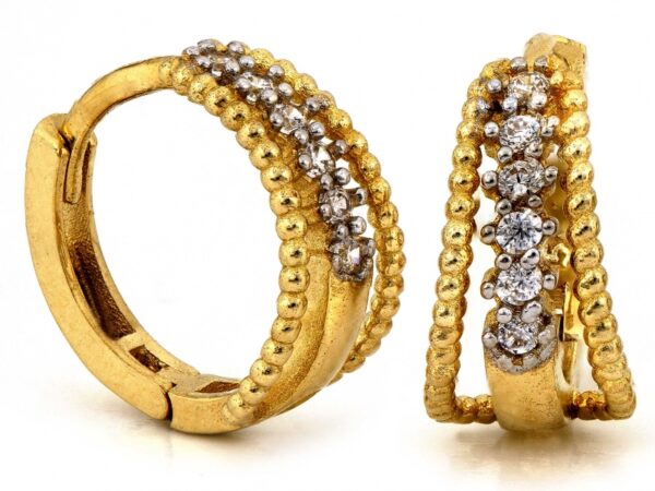 Złote kolczyki angielskie zapięcie próba 585 (14Kt) z cyrkoniami koła – elegancja i nowoczesny styl