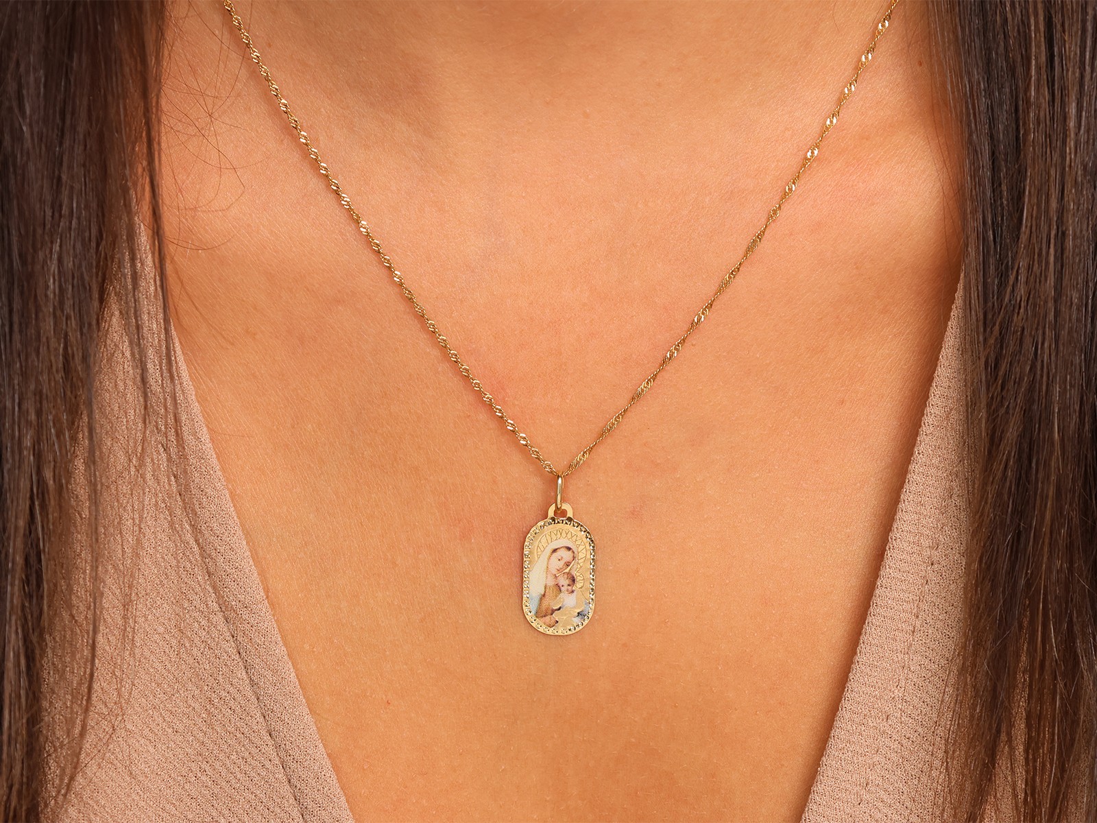 Zawieszka MAtka BOska Matka Boska owalana (1)