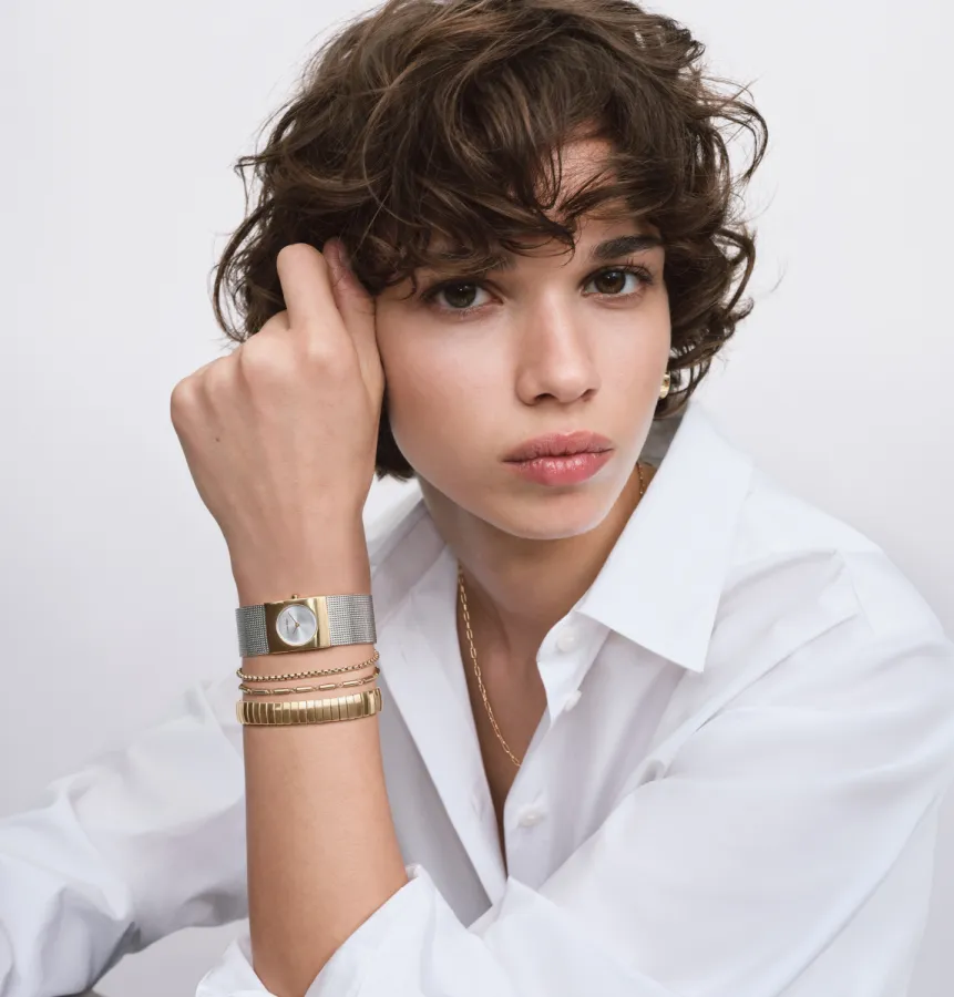 Kolczyki damskie Calvin Klein Sculpted 35000820 stal złota – prezentacja