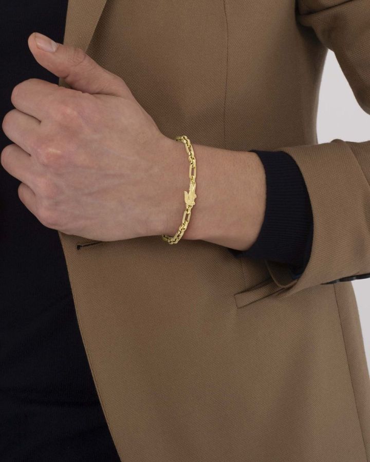 Bransoletka Lacoste Arthor 2040632 złota – na nadgarstku