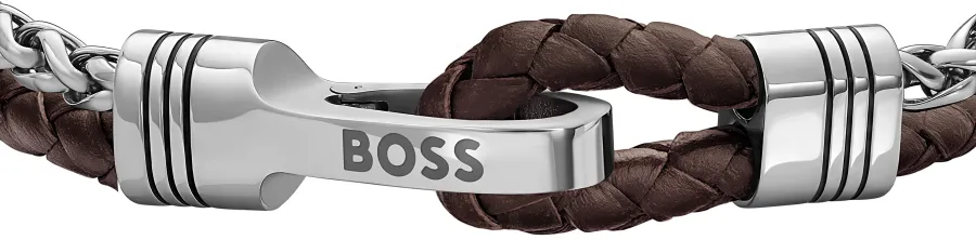 Bransoletka BOSS Jaxon 1580892M – zbliżenie na brązową skórę