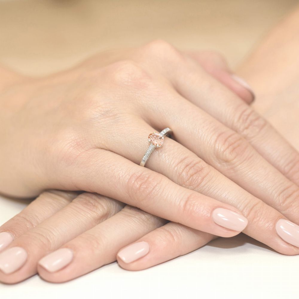 Pierścionek z morganitem 0,40 ct i brylantami, białe złoto 585