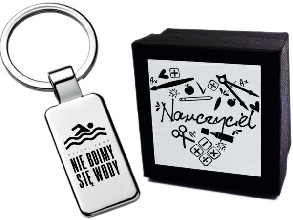 Brelok do kluczy z grawerem Dzięki Panu nie boimy się wody w czarnym etui z grawerowaną tabliczką