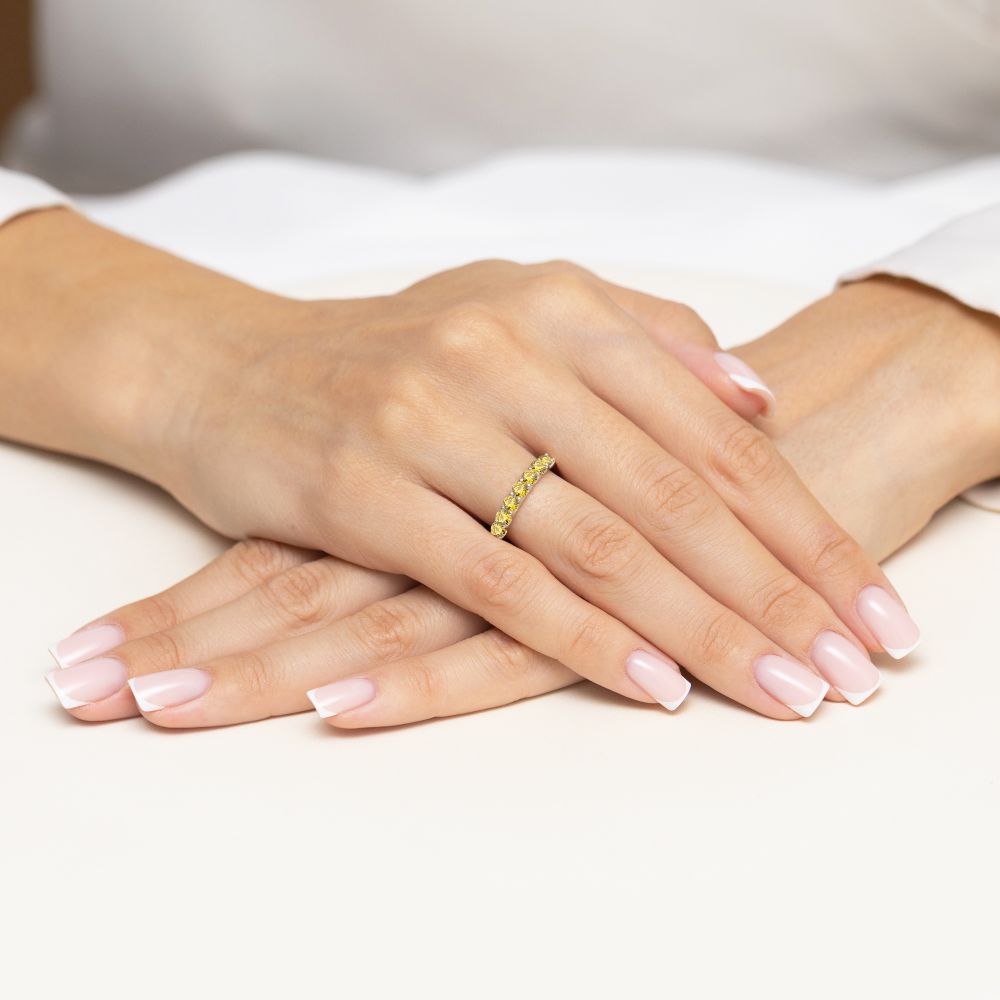Pierścionek z brylantami 0,70 ct, białe złoto 585, zdjęcie na dłoni
