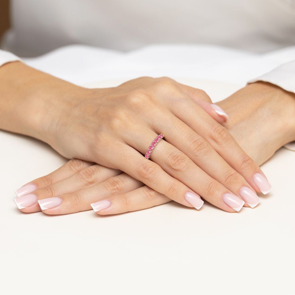 Pierścionek z brylantami 0,91 ct, białe złoto 585, zdjęcie na dłoni
