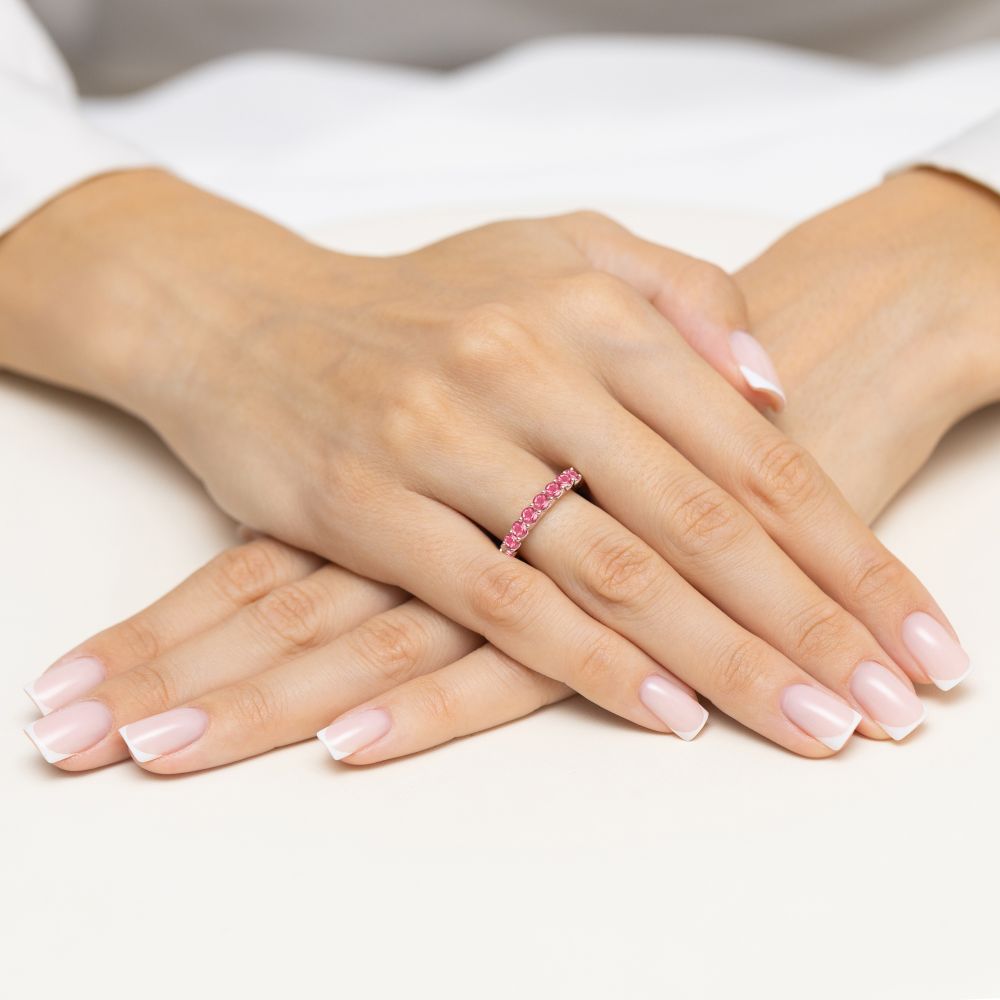Pierścionek z brylantami 1,69 ct, różowe złoto 585, zdjęcie na dłoni