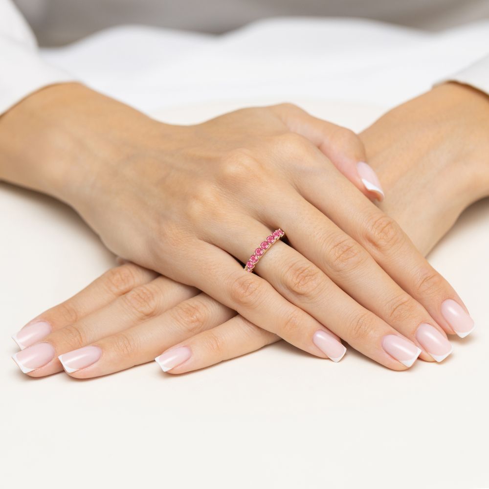 Pierścionek z brylantami 1,69 ct, żółte złoto 585, zdjęcie na dłoni