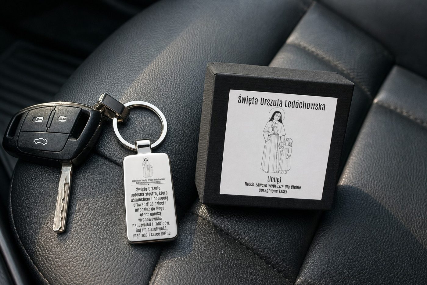 Brelok z modlitwą do świętego patrona – zdjęcie w aranżacji
