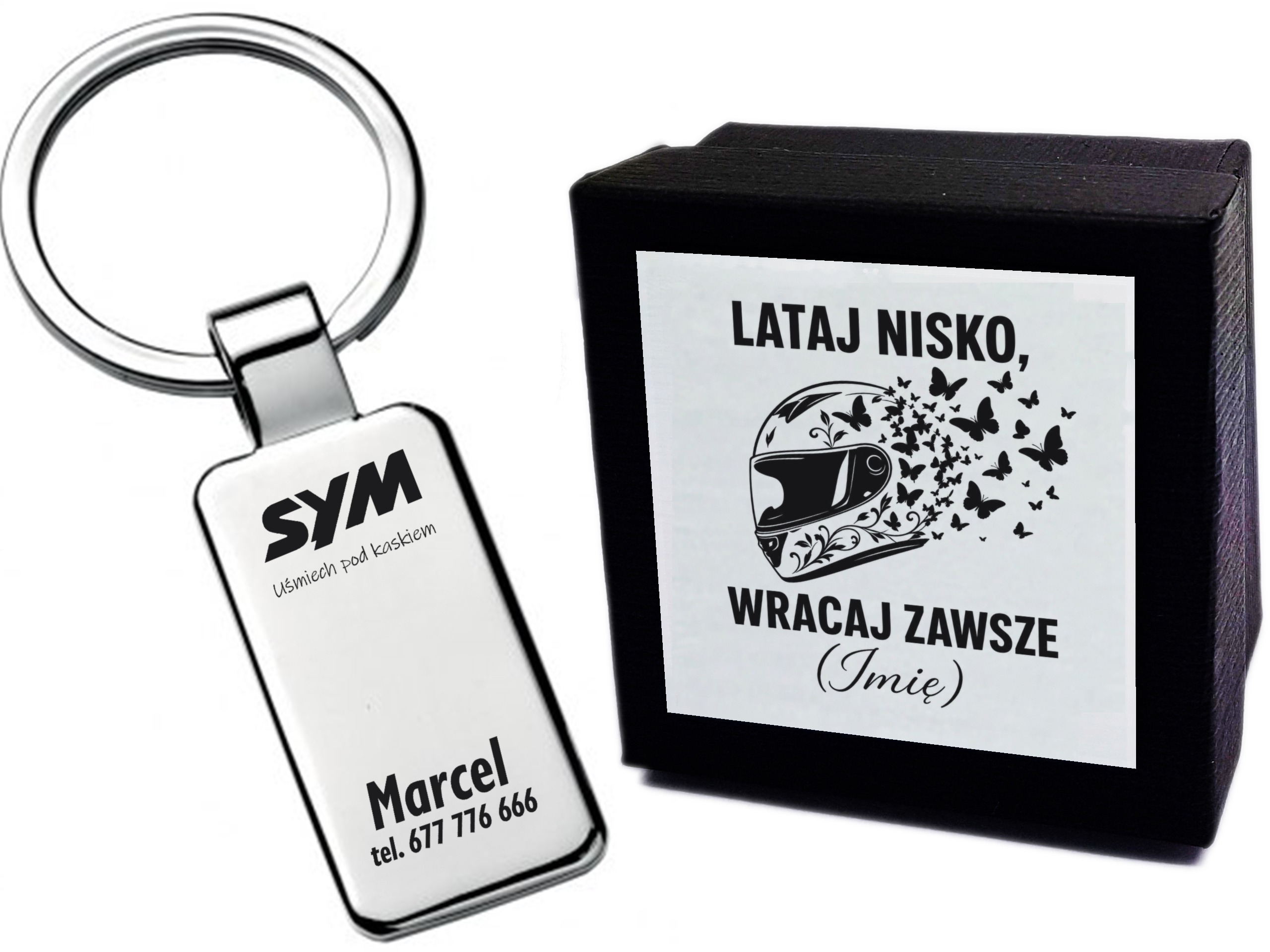 Brelok SYM z grawerem „Uśmiech pod kaskiem”, imieniem i telefonem w etui – prezent dla motocyklisty