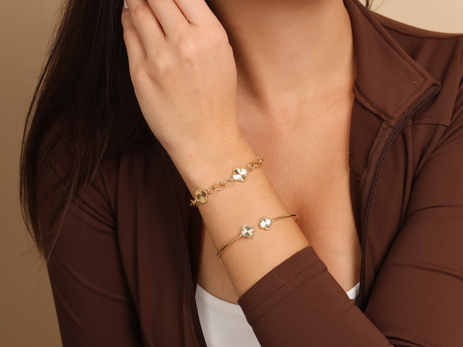 Bransoletka złota sztywna bangle z modnymi kwiatkami próba 585 – złoto próby 585 | Infinnity