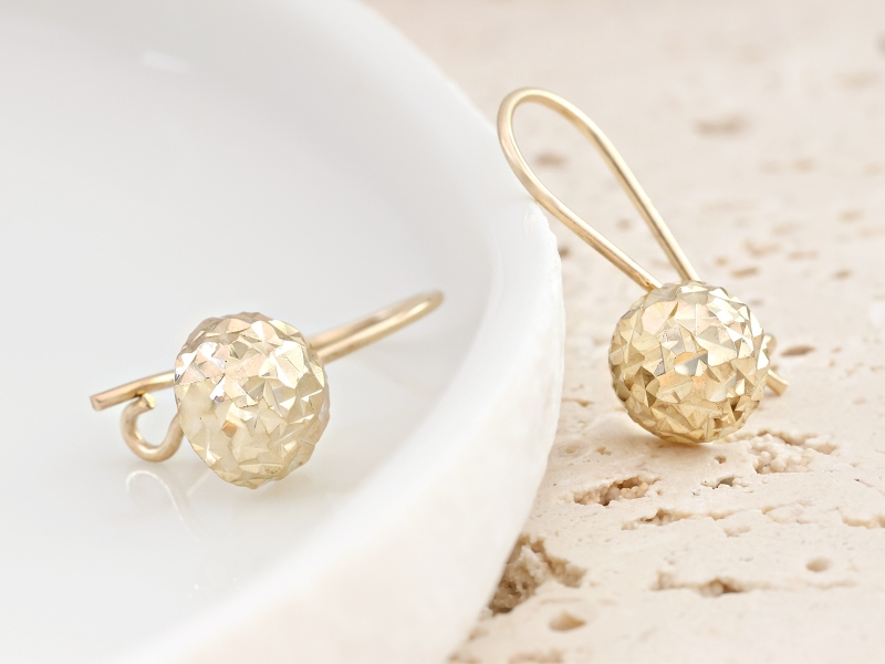 Kolczyki złote półkule na biglu diamentowane próba 585 – złoto próby 585, 0,70 g | Infinnity