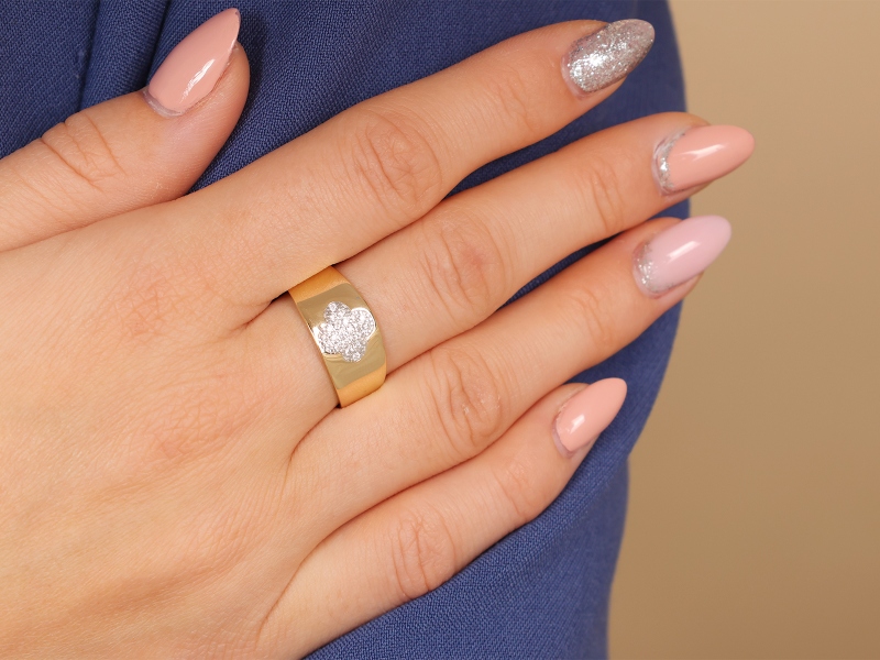 Pierścionek złoty obrączkowy kwiatek zdobiony cyrkoniami próba 585 – złoto próby 585 | Infinnity
