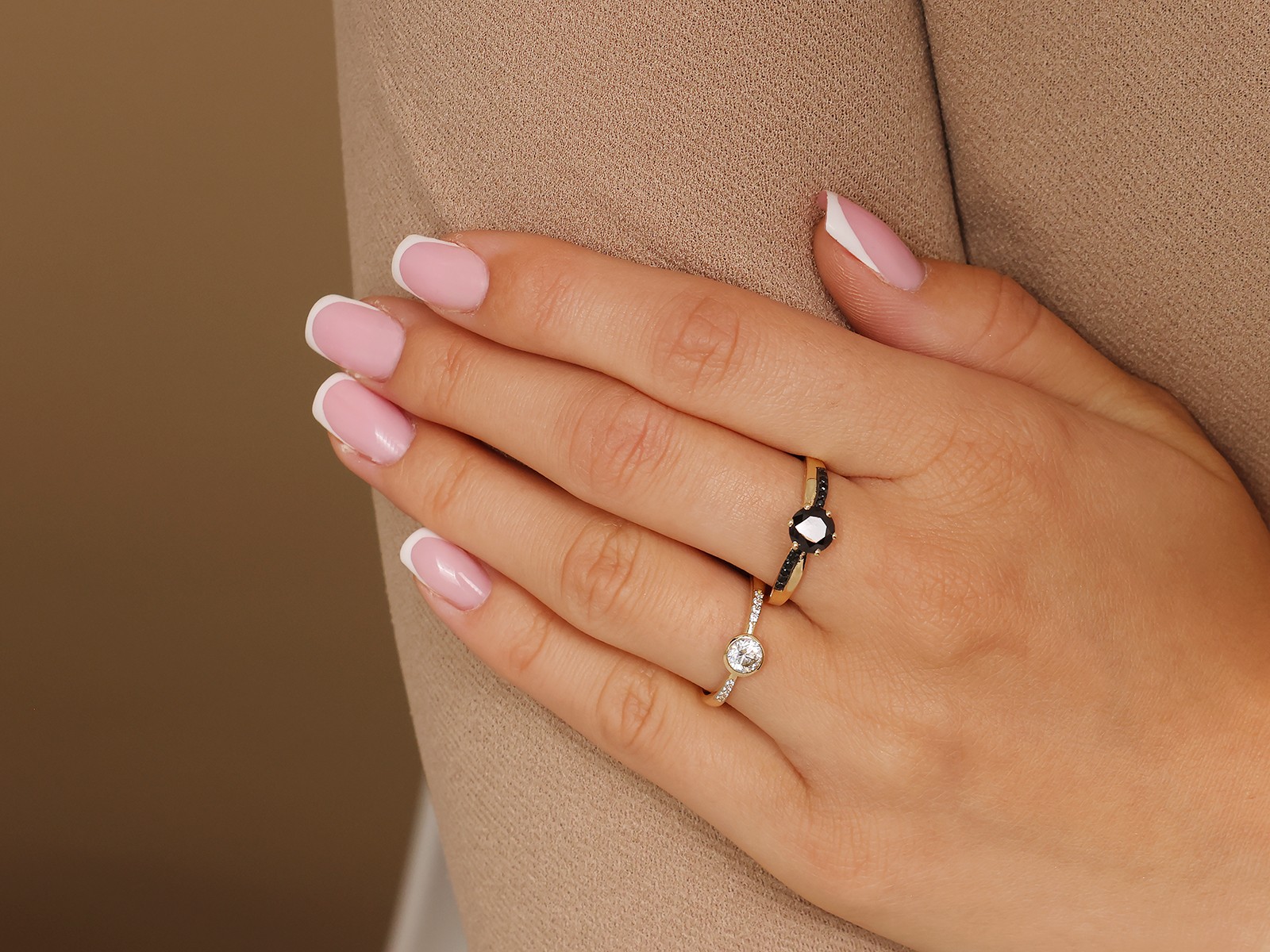 Pierścionek złoty z czarnymi cyrkoniami próba 585 – złoto próby 585, 2,06 g | Infinnity
